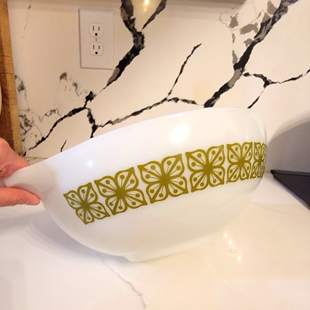 XL! 4 QT Vintage Cinderella Pyrex Green Verde Autumn Mixing Bowl, LARGEST SIZE